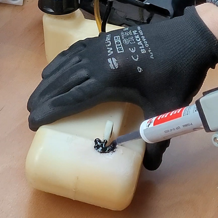 Клей WURTH Replast Me 210 секунд для пластика черный 50 мл.